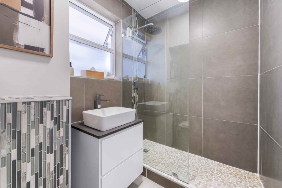 To Let 2 Bedroom Property for Rent in Green Point Western Cape